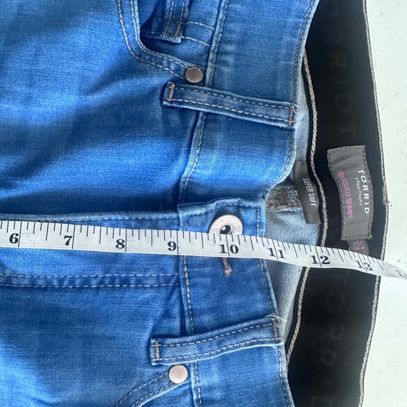 Torrid Bombshell Skinny Premium Stretch High-Rise Jean - Picture 5 of 8